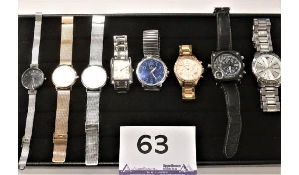 8 diverse horloges w.o. CLUSE, RELIC, FOSIL, SECTOR
